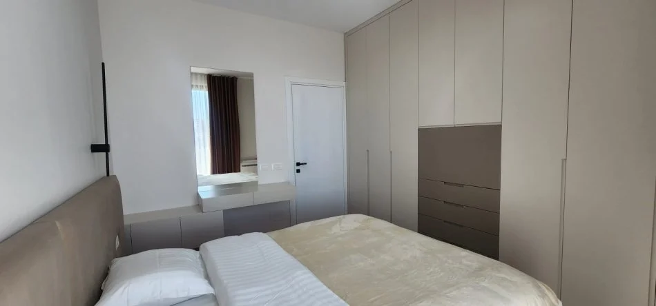 Tirane, jepet me qera 2+1+Ballkon Kati 5, 100 m² 1.800 € (tek Rruga e Kosovareve)