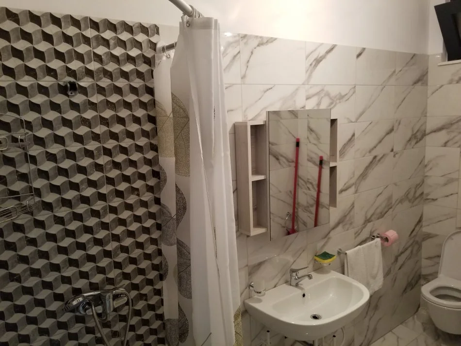 Tirane, jepet me qera apartament 2+1+Ballkon Kati 7, 520 € (Aleksander Moisiu -Kinostudio)