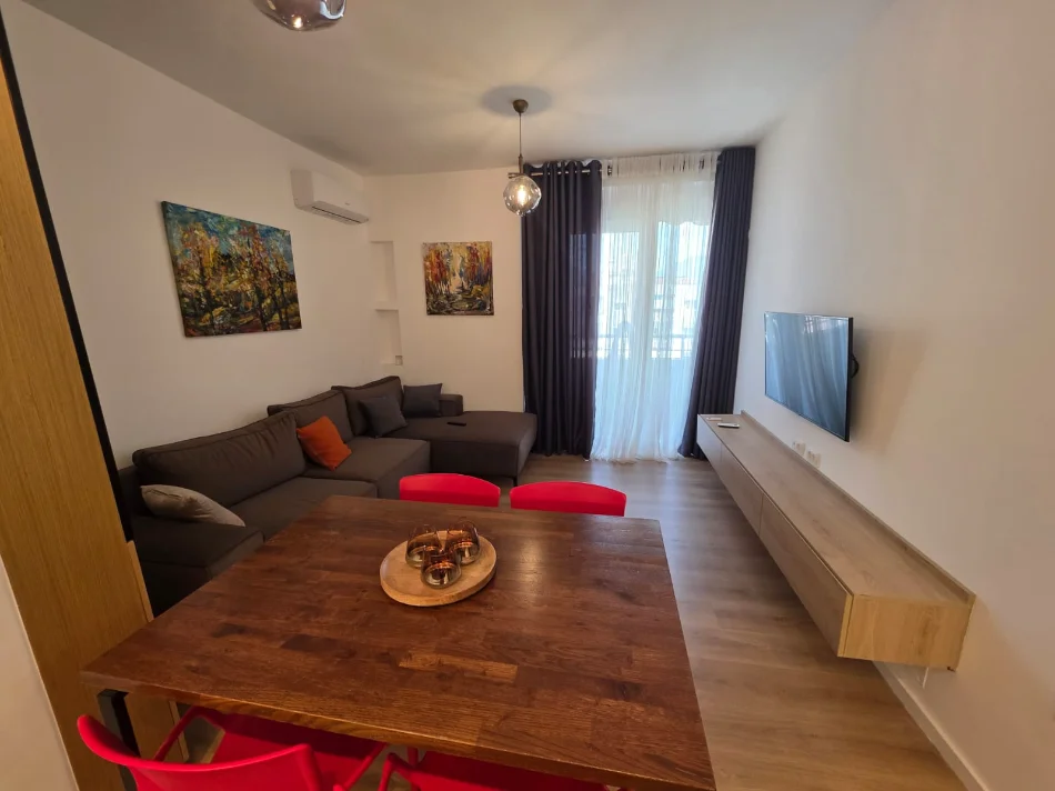 Tirane, shitet apartament i ri  2+1 Kati 8, 160.000 € Fusha Aviacionit