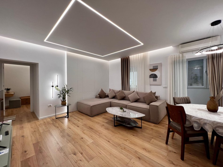 Tirane, jepet me qera apartament 2+1+Ballkon Kati 3, 80 m² 800 € (Shkolla Osman Myderizi pranë Ambasadës Amerikane)