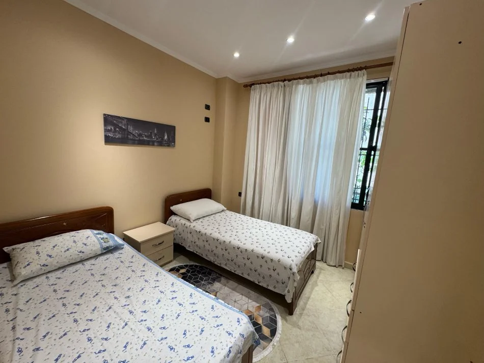 Tirane, jepet me qera apartament 2+1 Kati 1, 93 m² 450 € (Don bosko)