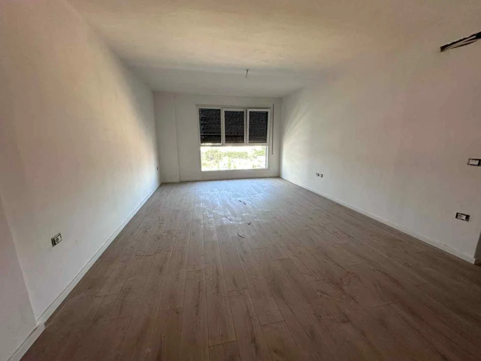 Tirane, jepet me qera apartament 2+1+Ballkon Kati 4, 100 m² 400 € (RRUGA DON BOSKO TRIO TOWER)