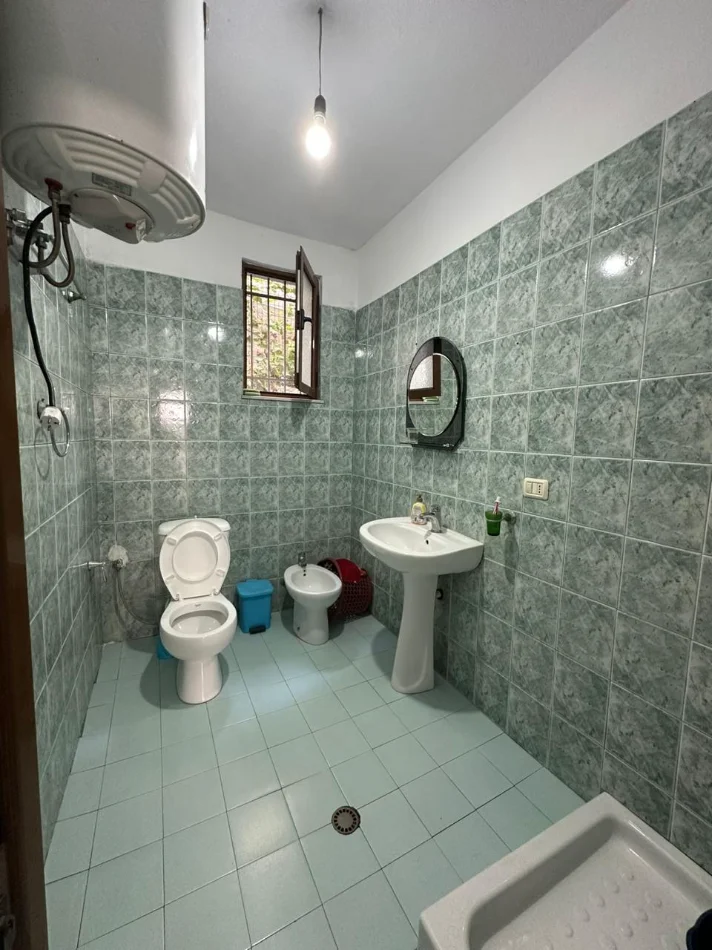 Tirane, jepet me qera apartament 2+1+Ballkon Kati 1, 80 m² 350 € (Selitë e Vogël)