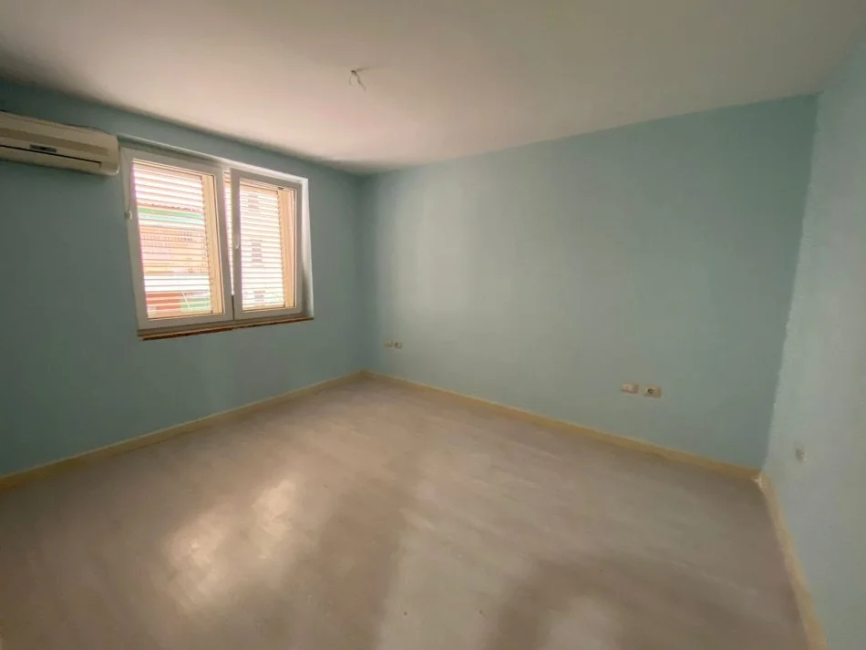 Tirane, shes apartament 2+1+Ballkon Kati 1, 80 m² 200.000 € (Gjimnazi Petro Nini)