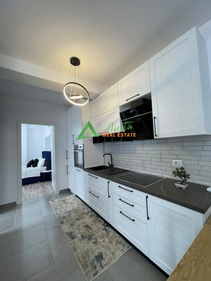 Tirane, jepet me qera apartament 1+1+Ballkon Kati 2, 60 m² 700 € (21 Dhjetori)