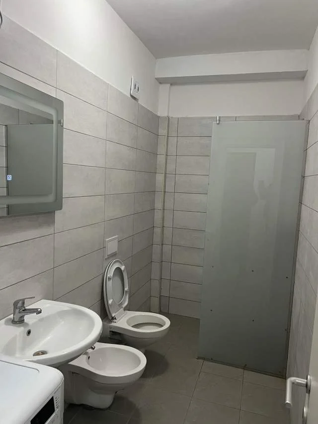 Tirane, jepet me qera 1+1 Kati 2, 70 m² 320 Euro