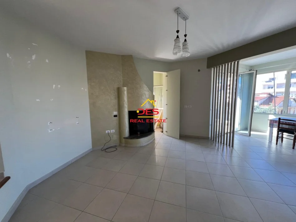 Vlore, shitet apartament 3+1+Ballkon Kati 3, 204 m² 199.000 € (Rruga Sulejman Delvina)