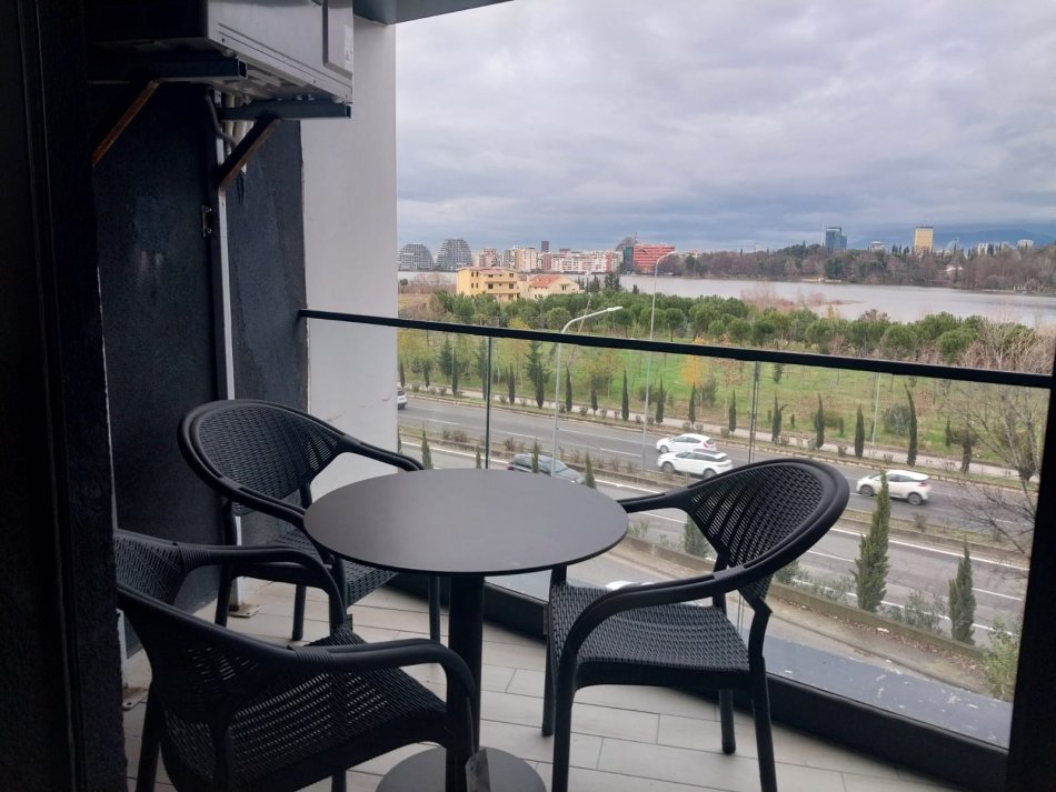 Tirane, jepet me qera apartament 2+1+Ballkon Kati 3, 110 m² 1.200 € (Liqeni i Thate)