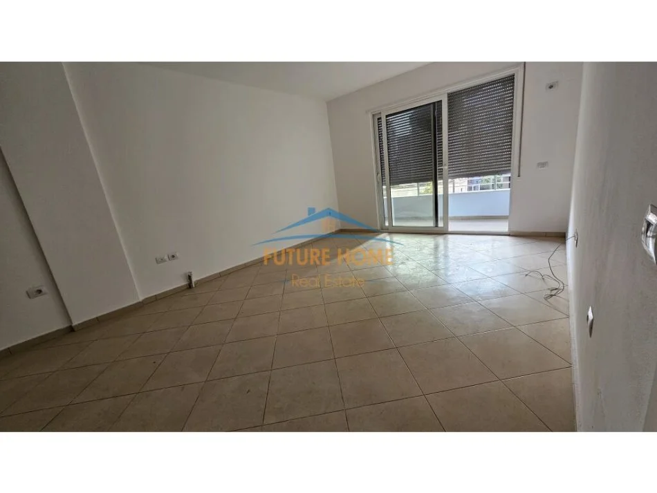 Tirane, shitet 1+1+Ballkon Kati 2, 78 m² 109.000 € (Kinostudio)