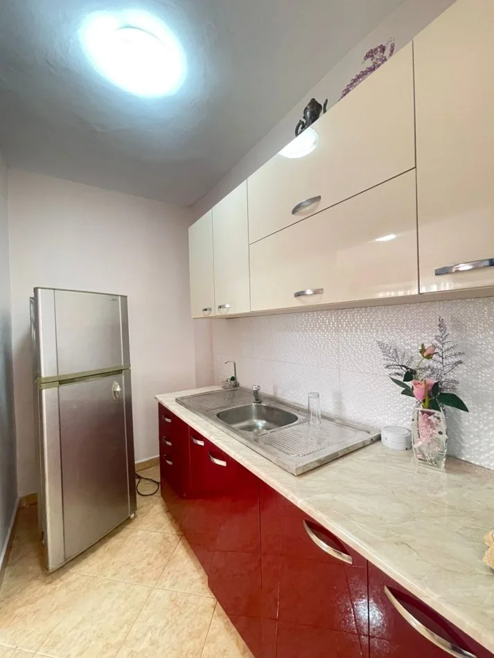 Tirane, jepet me qera apartament 2+1+Ballkon Kati 5, 90 m² 500 € (Selite prane Mullirit te Vjeter)