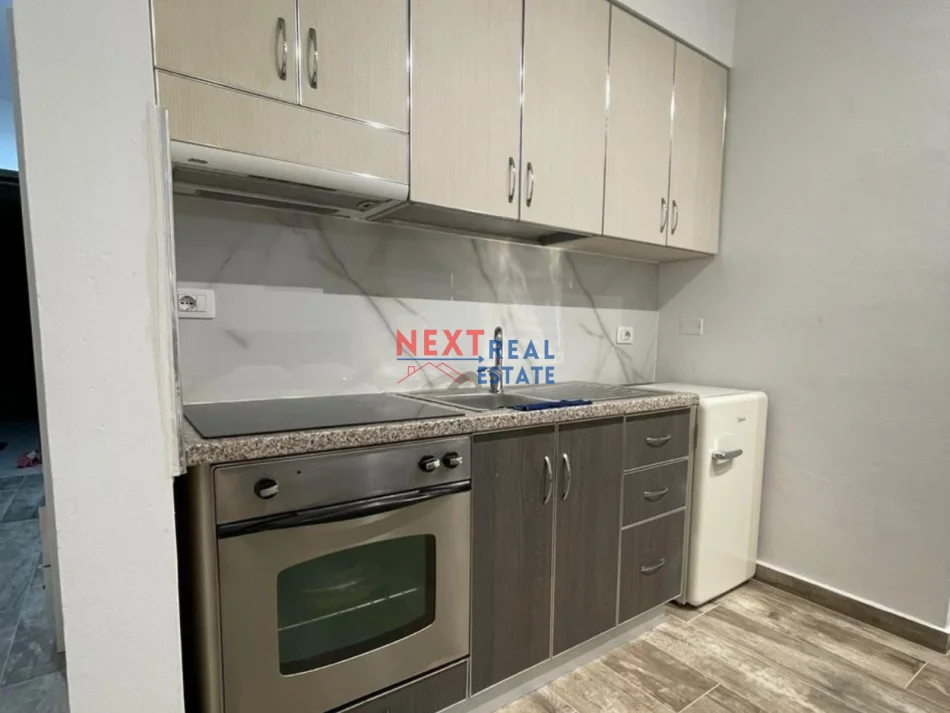 Vlore, jepet me qera garsonier 1+1 , 300 € (KOMBINATI I PESHKUT)