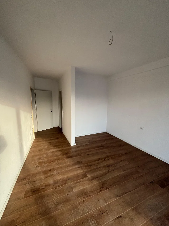 Tirane, shitet apartament 2+2 Kati 2, 111 m² (Rruga Jordan Misja)