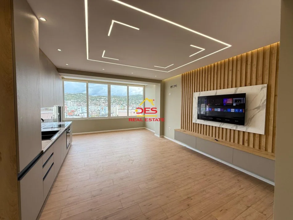 Vlore, shitet apartament+verande | Penthouse 2+1+Ballkon , 131 m² 187.000 € (Rruga Janaq Kilica)
