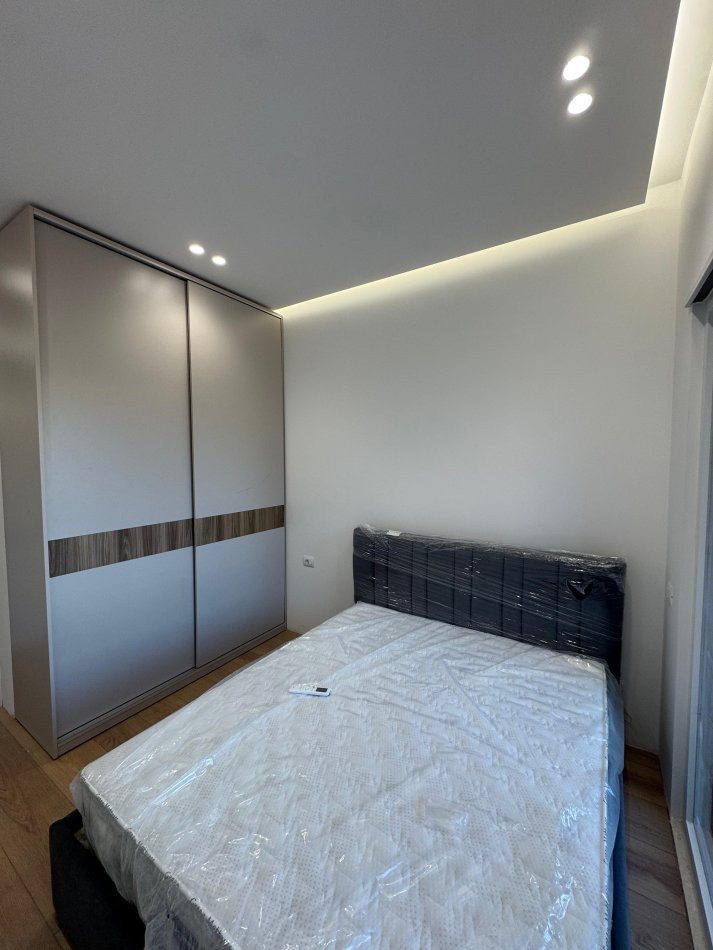 Tirane, jepet me qera apartament 2+1 Kati 3, 86 m² 650 € (Ngjitur Golden Park)