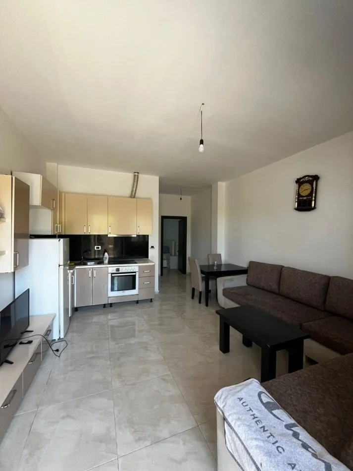 Tirane, jepet me qera apartament 1+1 Kati 0, 70 m² 300 € 