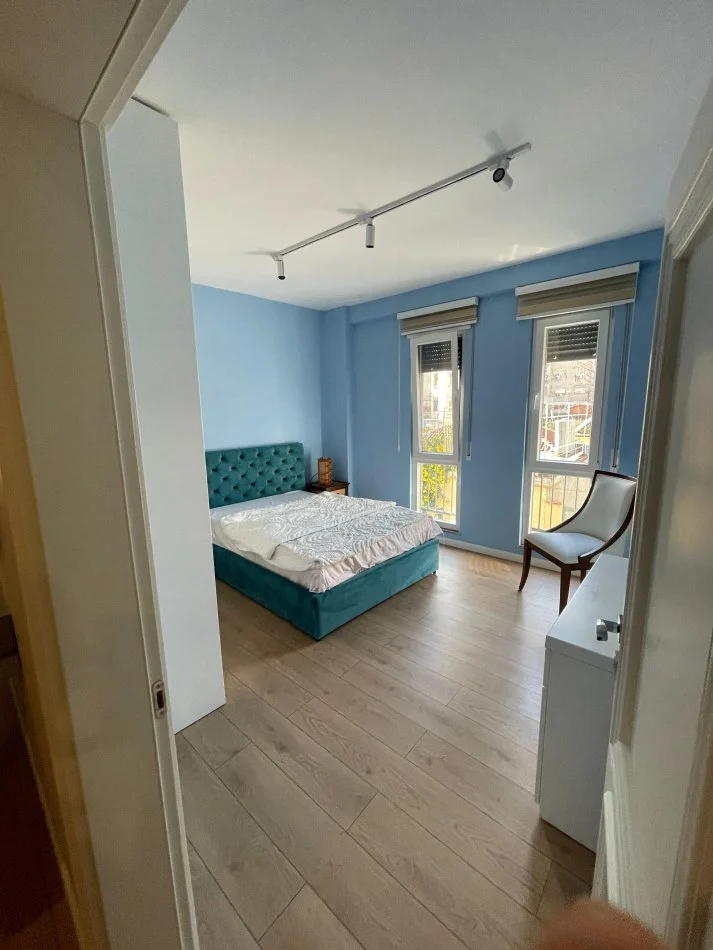 Tirane, jepet me qera apartament 3+1+Aneks+Ballkon Kati 2, 190 m² 1.500 € (MYSLYM SHYRI)