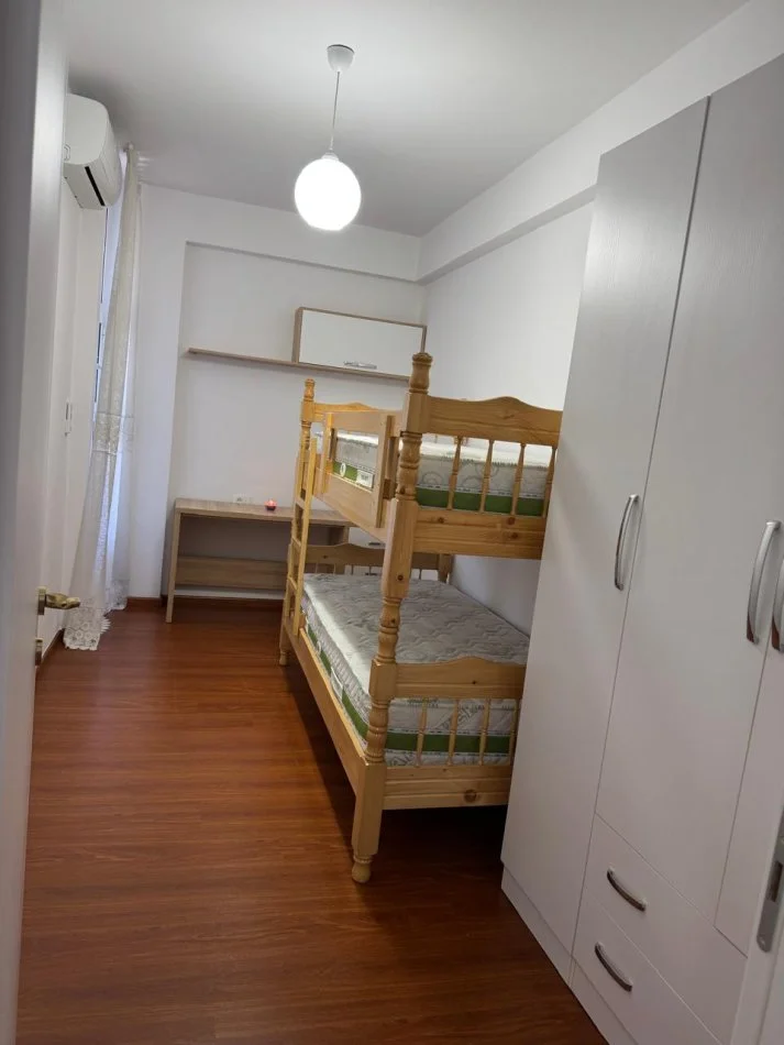 Tirane, jepet me qera 2+1+Ballkon Kati 8, 80 m² 600 € (rruga Ndre Mjeda)