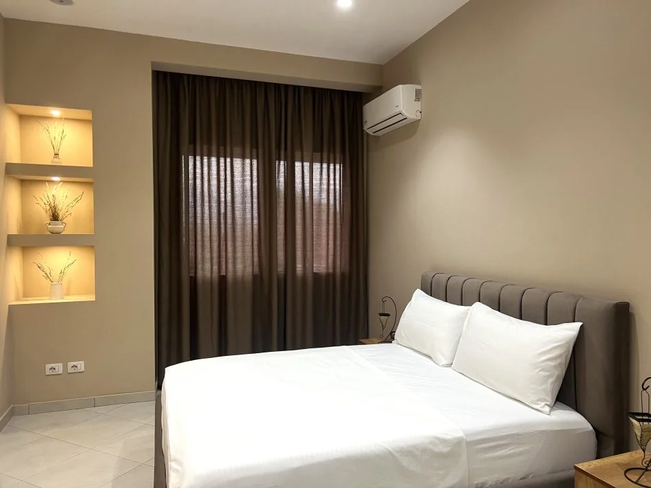 Tirane, jepet me qera apartament 1+1+Ballkon Kati 2, 67 m² 600 € (Kopshti Botanik)