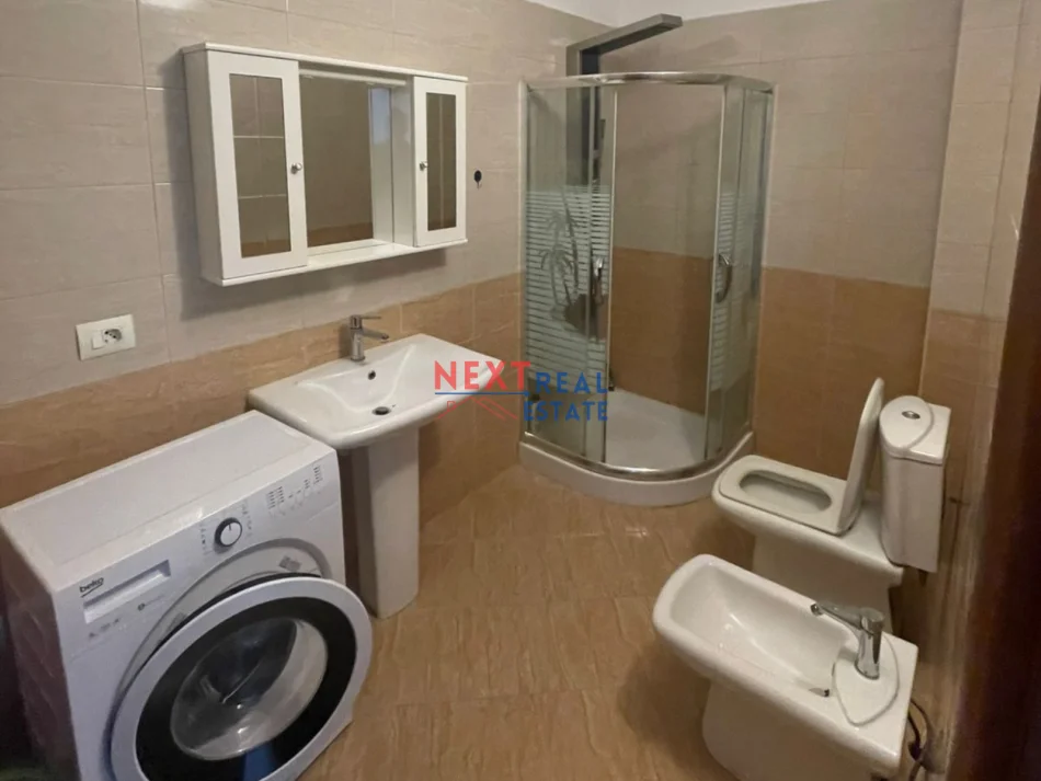 Vlore, jepet me qera apartament 2+1+Ballkon , 350 € (LUNGOMARE)