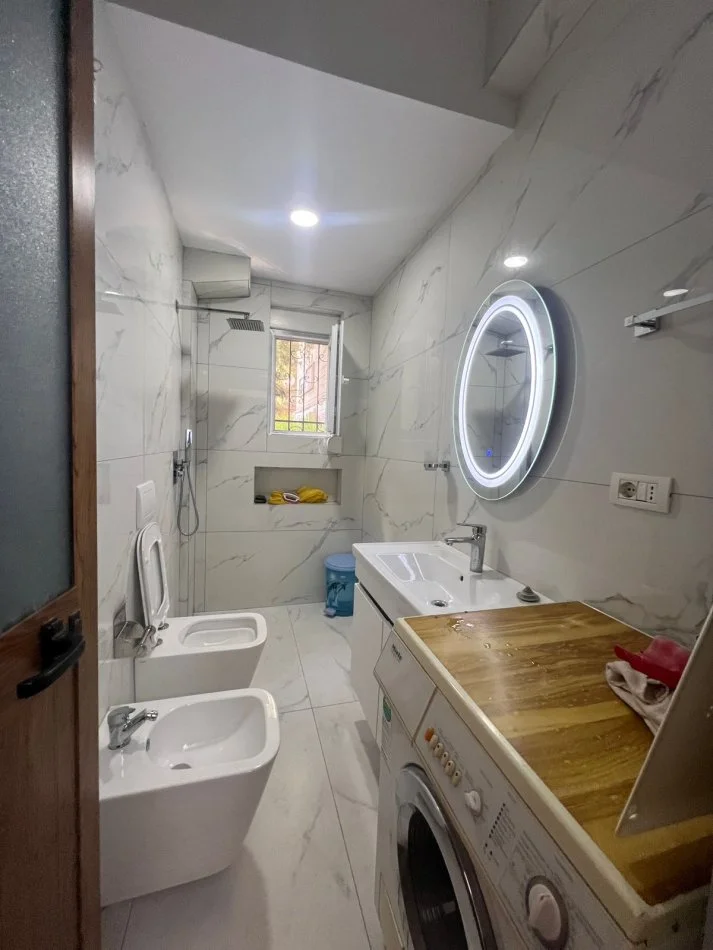 Tirane, jepet me qera apartament 1+1 Kati 0, 65 m² 400 € (Rruga e Mozaikut)