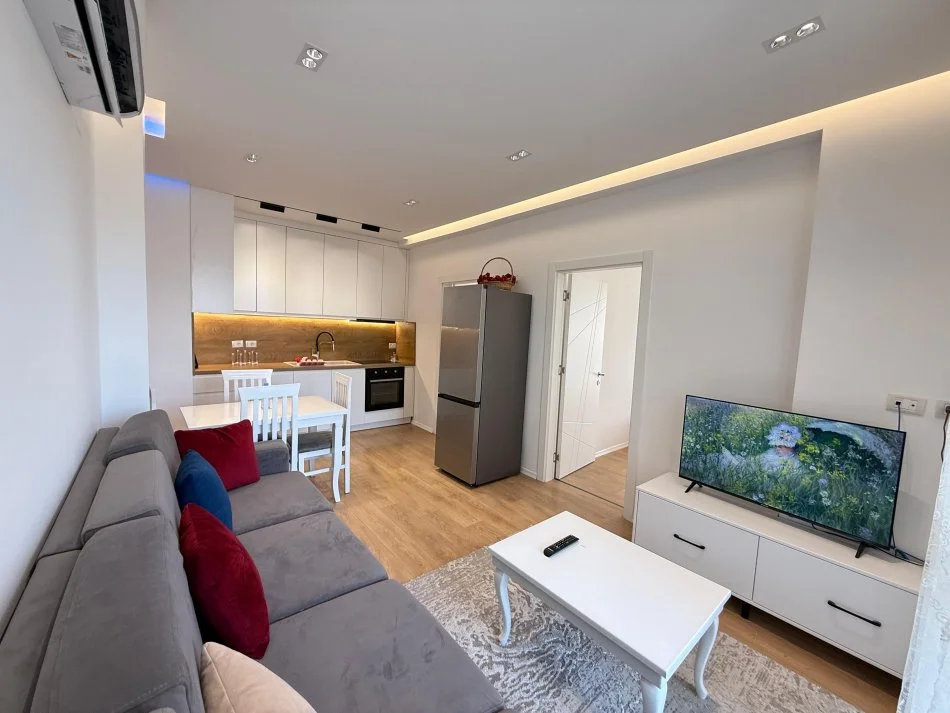 Tirane, jepet me qera apartament 2+1 Kati 1, 96 m² 600 € (Tregu ushqimor ,rruga hamdi pepo)