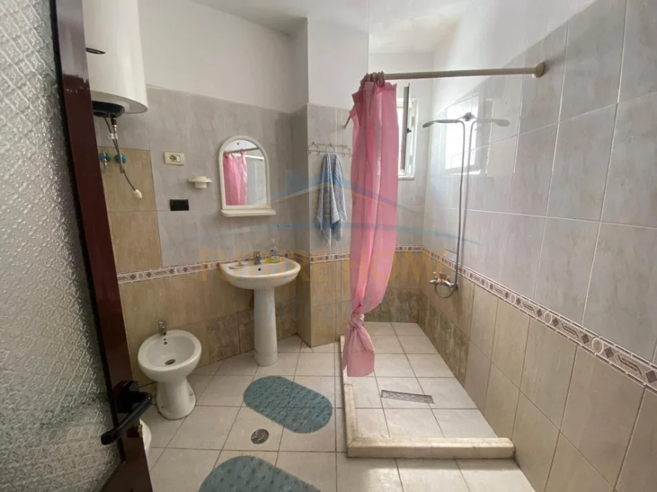 Tirane, jepet me qera apartament 1+1 Kati 3, 450 € 