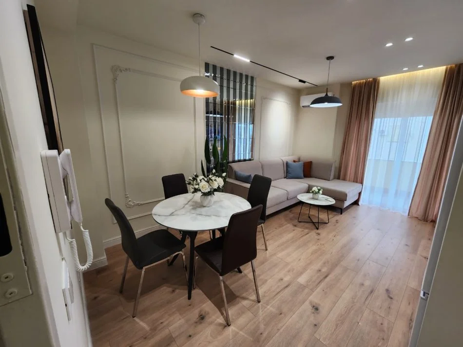 Durres, shitet apartament 1+1+Ballkon Kati 5, 120.000 € (Rr.Pavaresia Plazh)