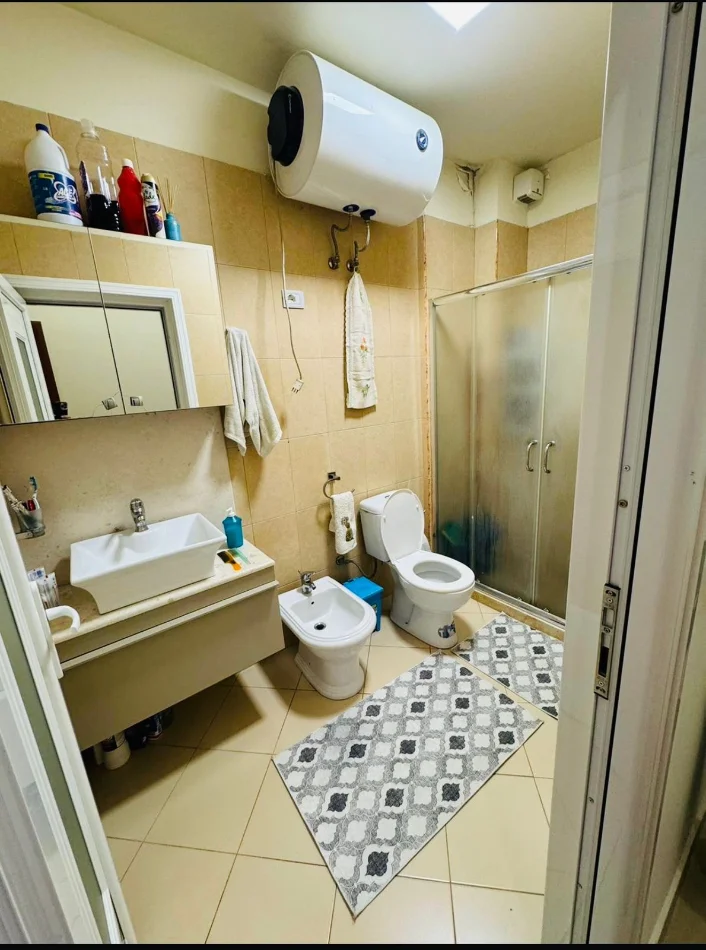 Tirane, jepet me qera 1+1 Kati 2, 70 m² 650 € 