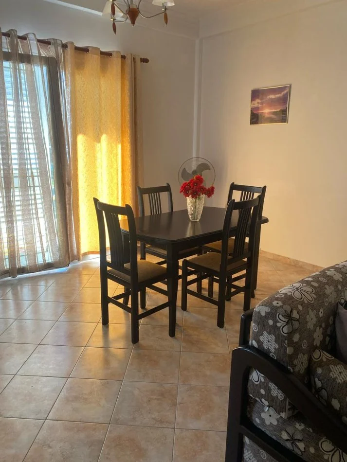 Tirane, jepet me qera apartament 3+1 Kati 1, 140 m² 500 € (Selite, afer Rezidences “Euro 3D”.)