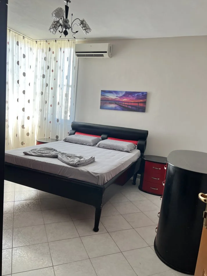Durres, jepet me qera apartament 2+1+Aneks+Ballkon , 100 m² 70 € (Iliria durres)