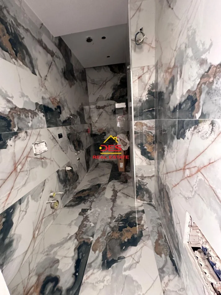 Vlore, shitet apartament 2+1+Ballkon Kati 4, 102 m² 180.000 € (Rruga Çajupi)