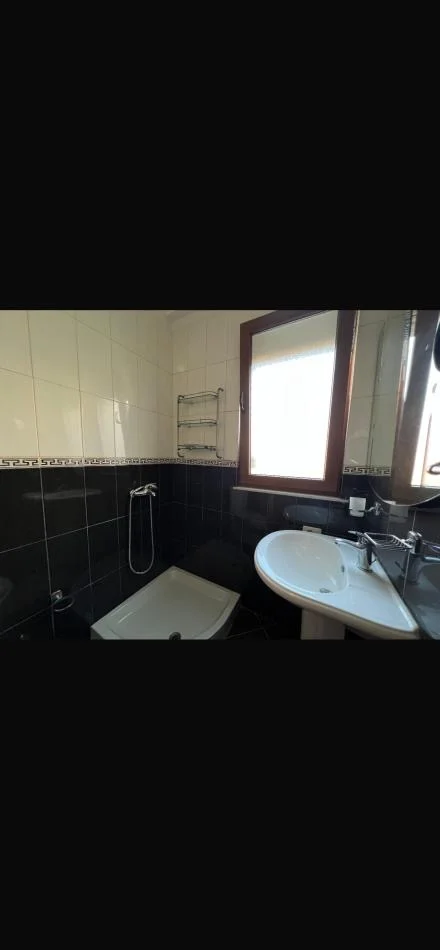 Tirane, jepet me qera apartament 2+1 Kati 5, 117 m² 600 € 