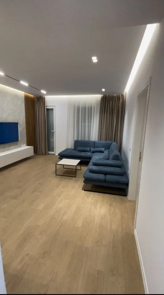 Tirane, jepet me qera apartament 2+1 Kati 1, 98 m² 1.000 € 