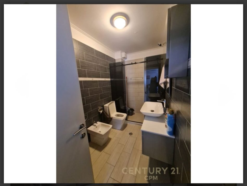 Tirane, jepet me qera 3+1+Aneks+Ballkon Kati 3, 140 m² 700 € 