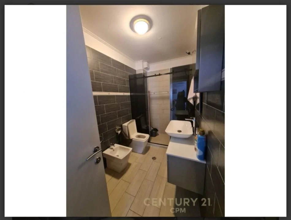Tirane, jepet me qera 3+1+Aneks+Ballkon Kati 3, 140 m² 700 € 