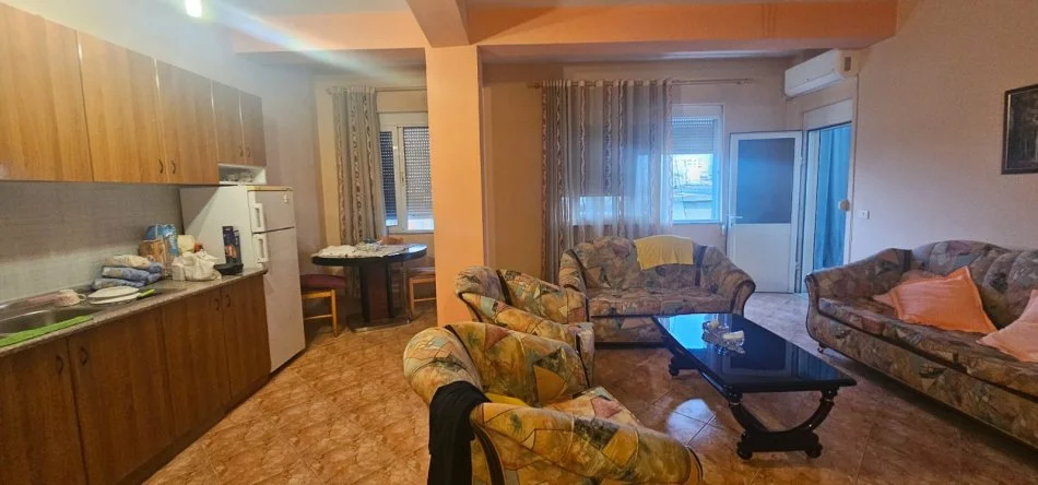 Durres, jepet me qera apartament 3+1 Kati 4, 152 m² 180.000 € (MARKATA FRUTA PERIME)