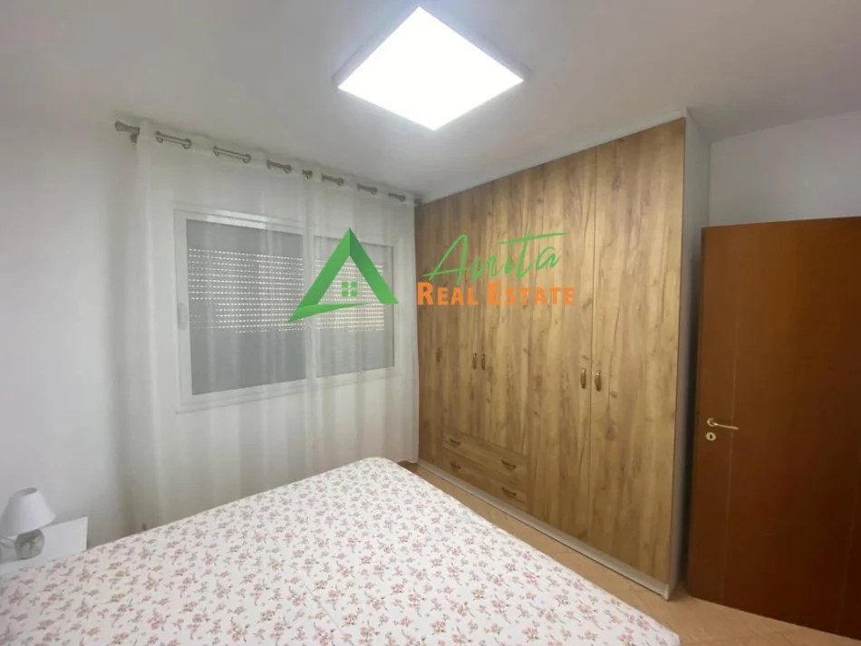Tirane, jepet me qera apartament 1+1 Kati 5, 52 m² 50 000 Leke (Qender)