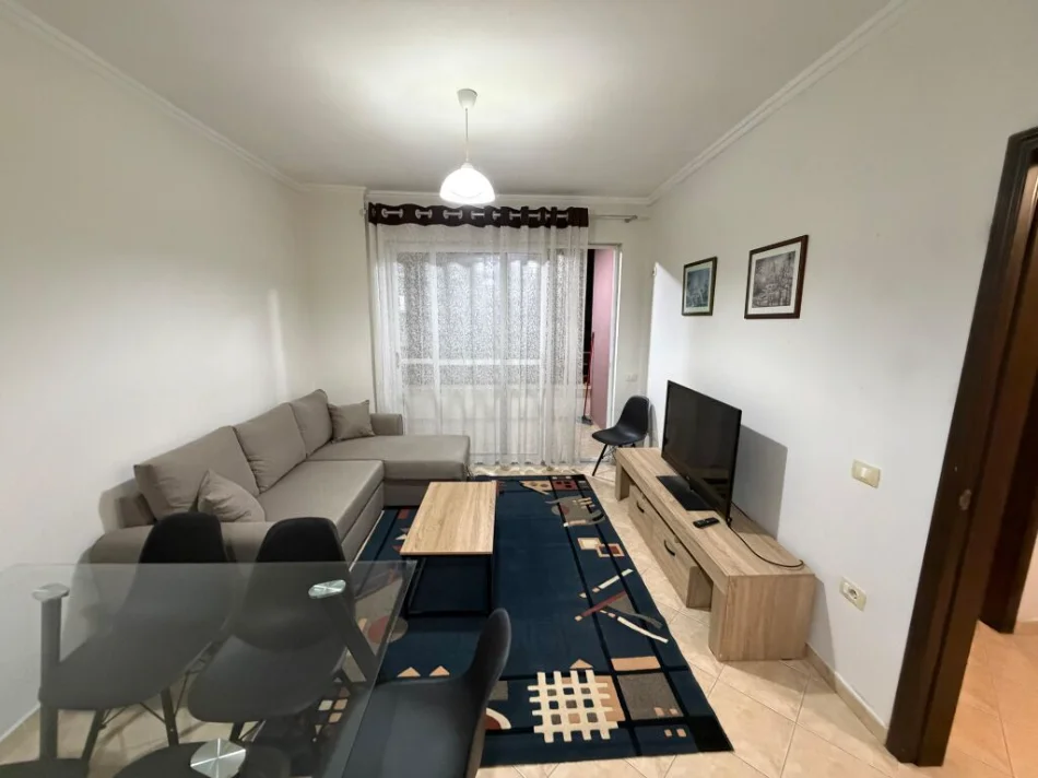 Tirane, jepet me qera apartament 1+1+Ballkon Kati 4, 70 m² 400 € (NELA 6 YZBERISHT)