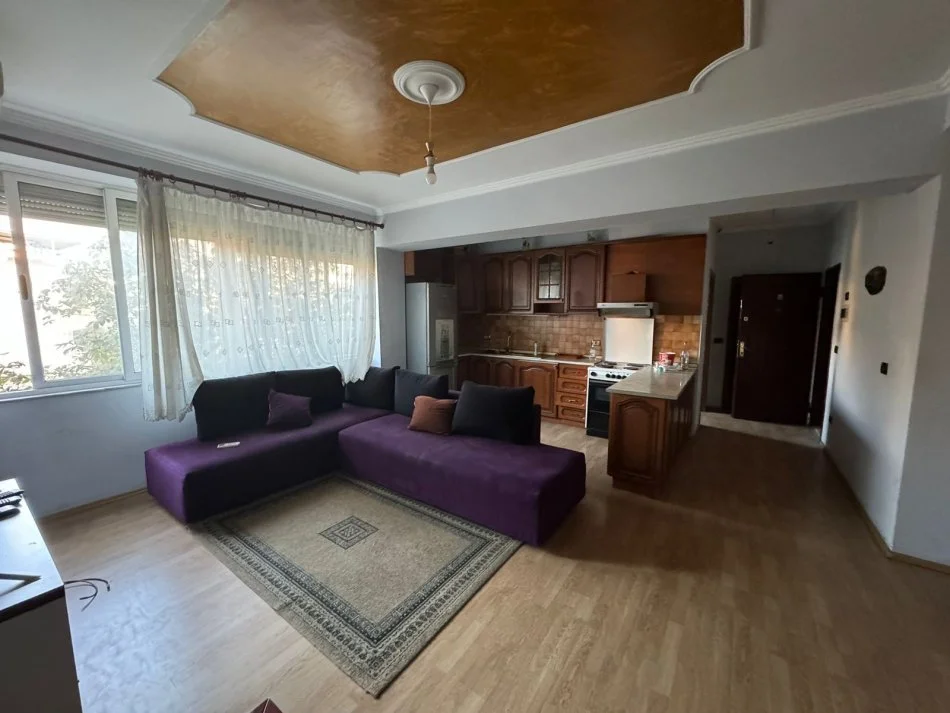 Tirane, jepet me qera apartament 3+1 Kati 2, 90 m² 600 € (Oxhaku)