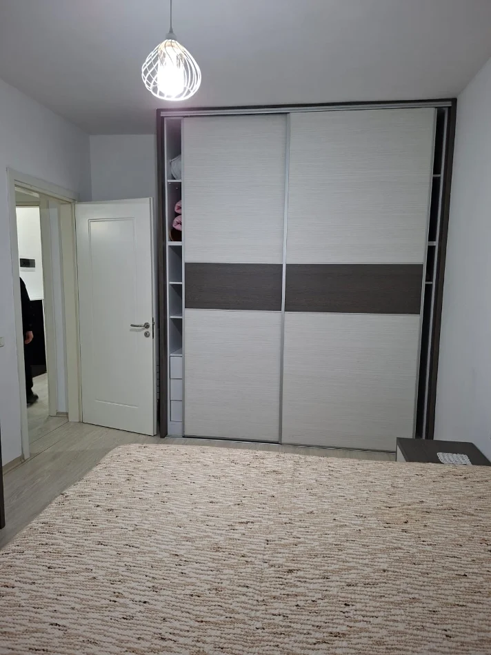 Tirane, jepet me qera apartament 2+1 Kati 4, 450 € (Bulevardi Migjeni, ngjitur me grand galery)