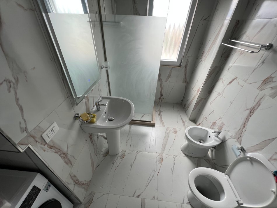 Tirane, jepet me qera apartament 1+1 Kati 9, 65 m² 500 € (5 maji)