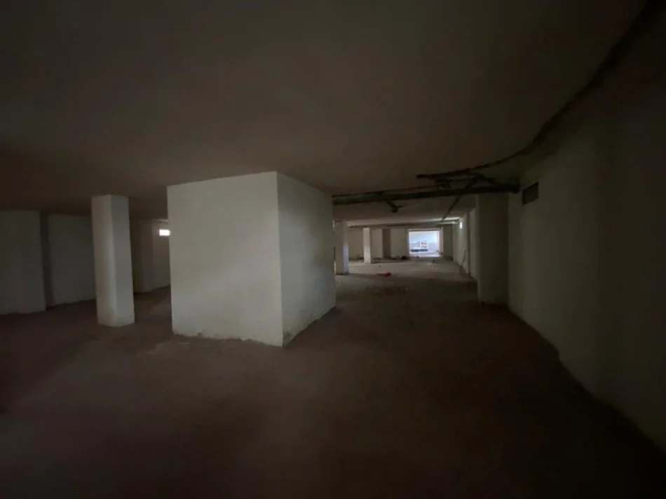 Durres, jepet me qera magazine Kati -1, 53 m² 260.000 € (Lagja 13, Durres)