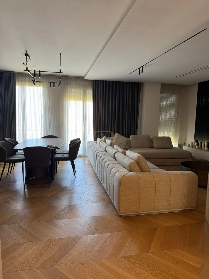 Tirane, jepet me qera apartament 1+1 Kati 3, 194 m² 2.000 € (Liqeni i Thate)