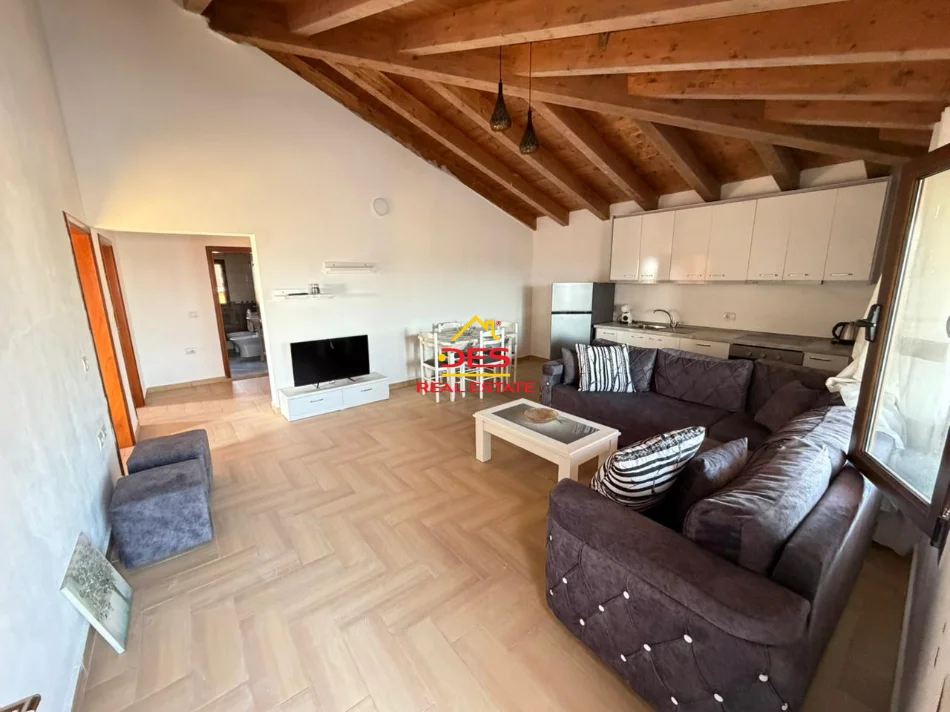 Vlore, jepet me qera Vile 3+1+Ballkon Kati 4, 110 m² 500 € (Rruga Sokrat Leka)