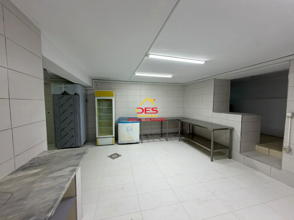 Vlore, jepet me qera bar-resorant Kati 0, 2.000 € (Rruga Aleksandër Moisu)