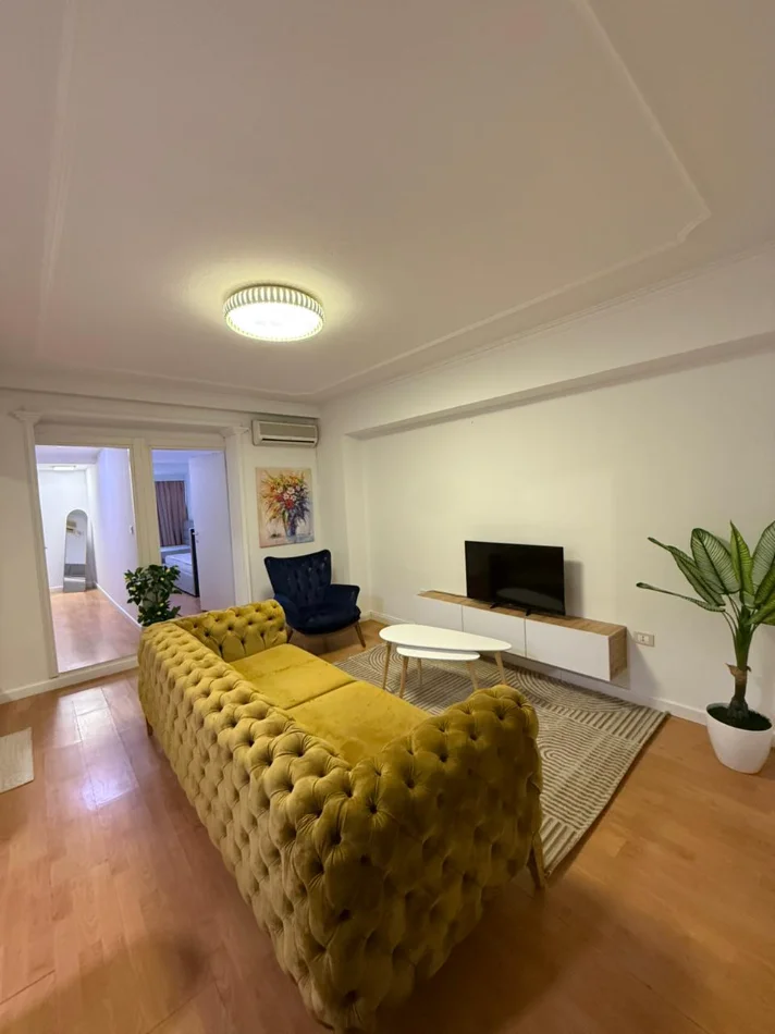 Tirane, jepet me qera apartament 2+1 Kati 1, 74 m² 1.000 € (Garda)