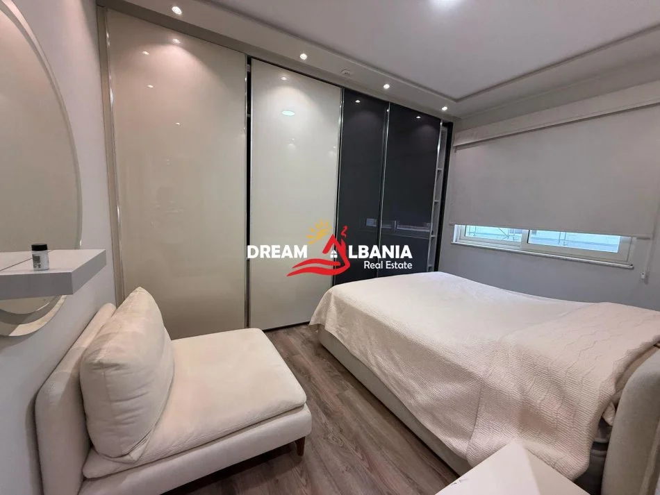 Tirane, jepet me qera apartament 2+1 Kati 3, 97 m² 700 € (Kopeshti Botanik)