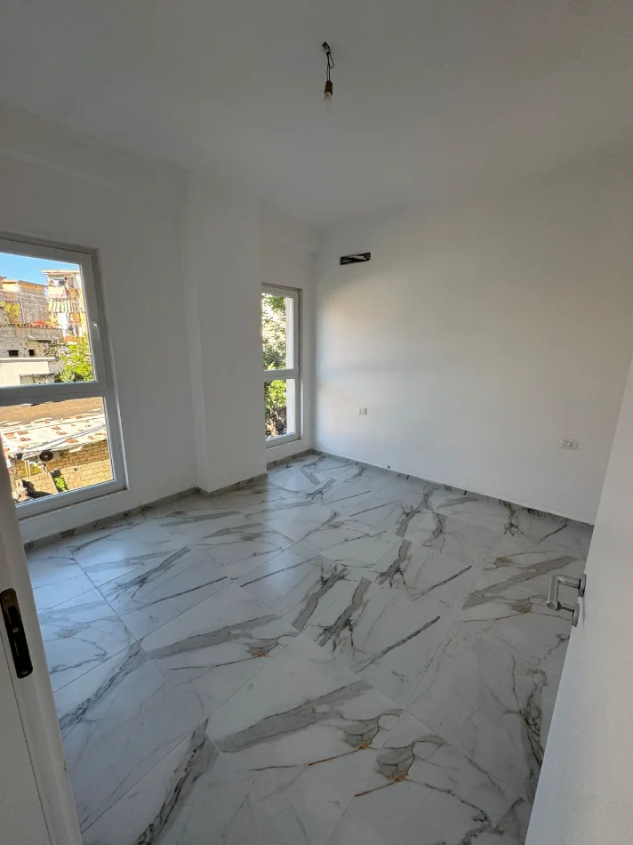 Tirane, jepet me qera apartament 1+1 Kati 1, 69 m² 500 € (Kompleksi Aura)