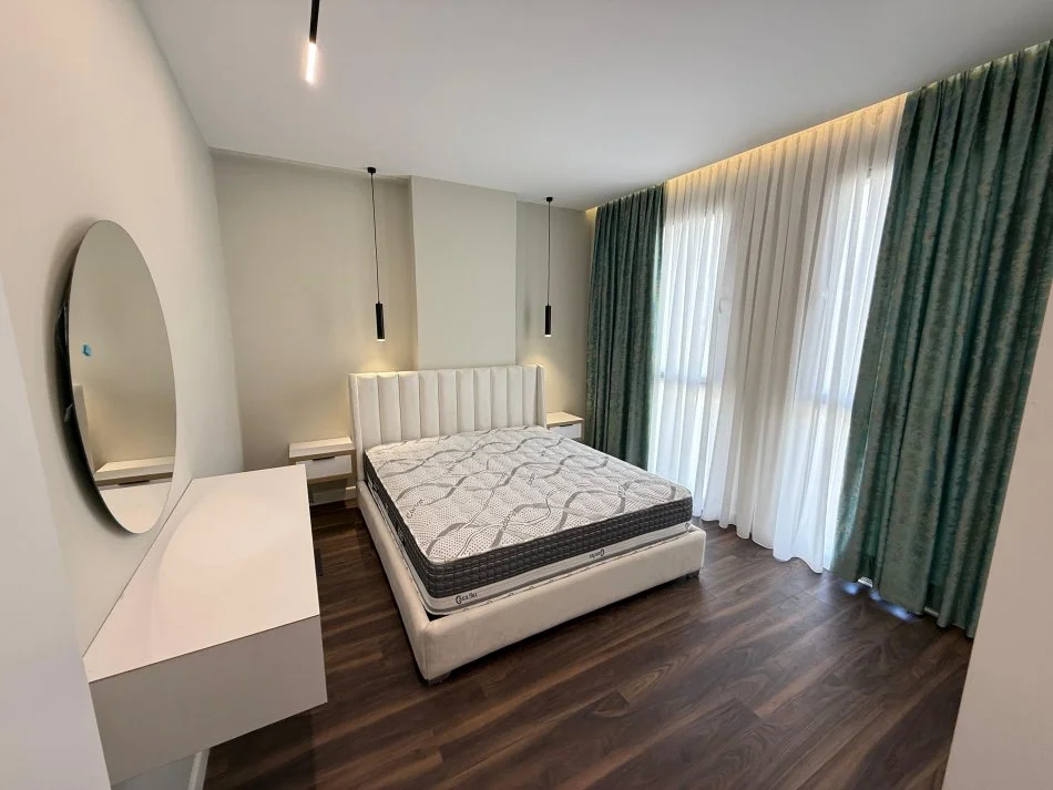 Tirane, jepet me qera apartament 2+1 Kati 4, 120 m² 1.000 € (Ish fusha e aviacionit)