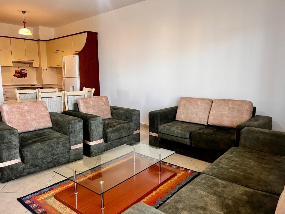 Tirane, jepet me qera apartament 2+1+Ballkon Kati 6, 105 m² 1.000 € (Kopshti Botanik)